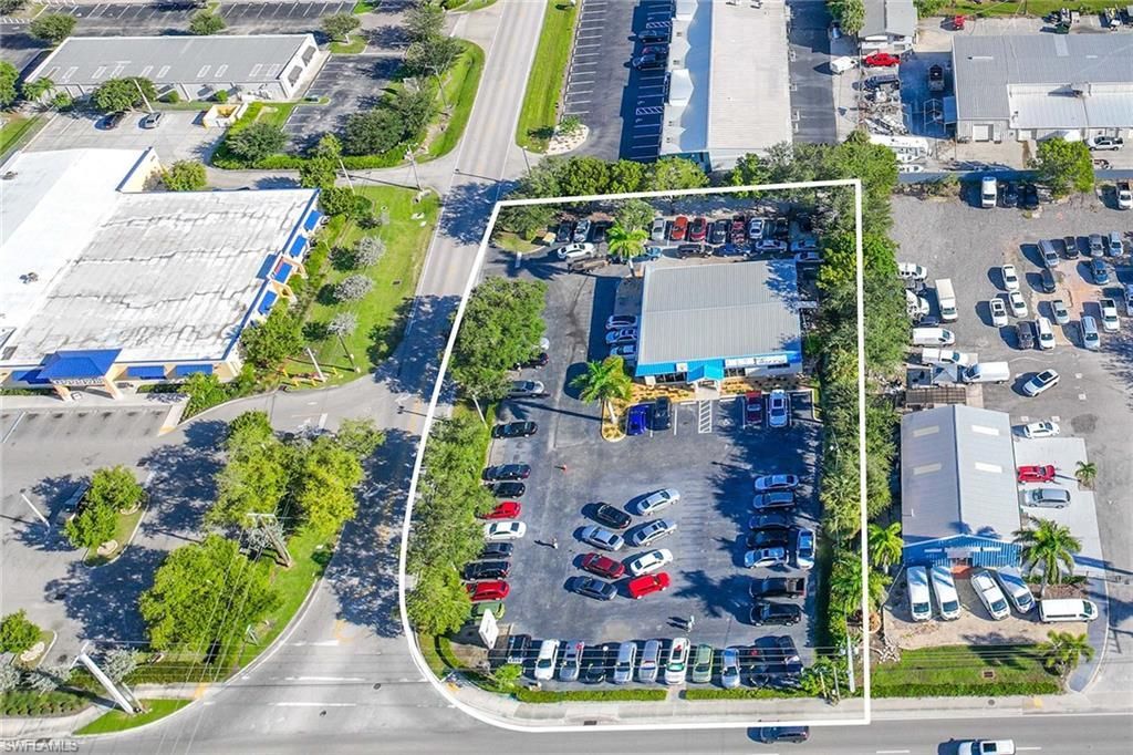 1701 Pine Ridge Rd, Naples, FL 34109 Photo