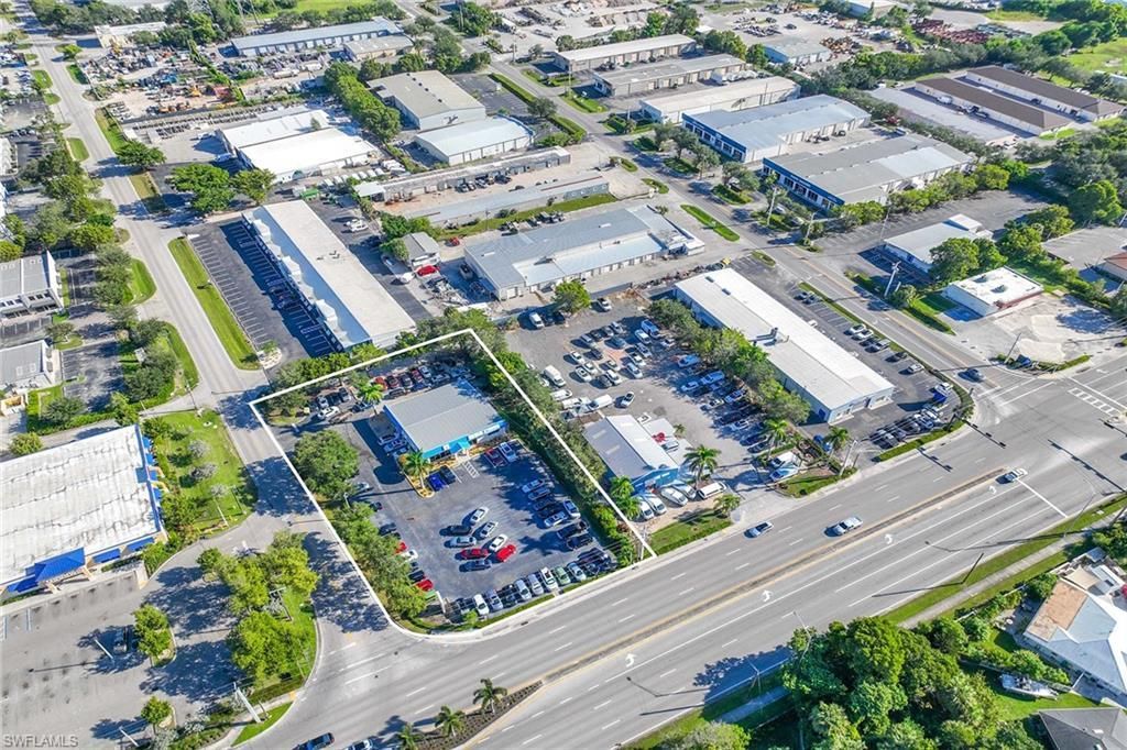 1701 Pine Ridge Rd, Naples, FL 34109 Photo