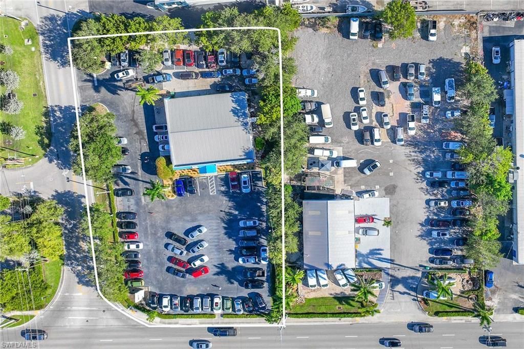 1701 Pine Ridge Rd, Naples, FL 34109 Photo