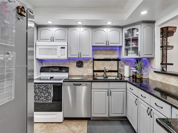 3150 N Palm Aire Dr, Unit 501, Pompano Beach, FL 33069