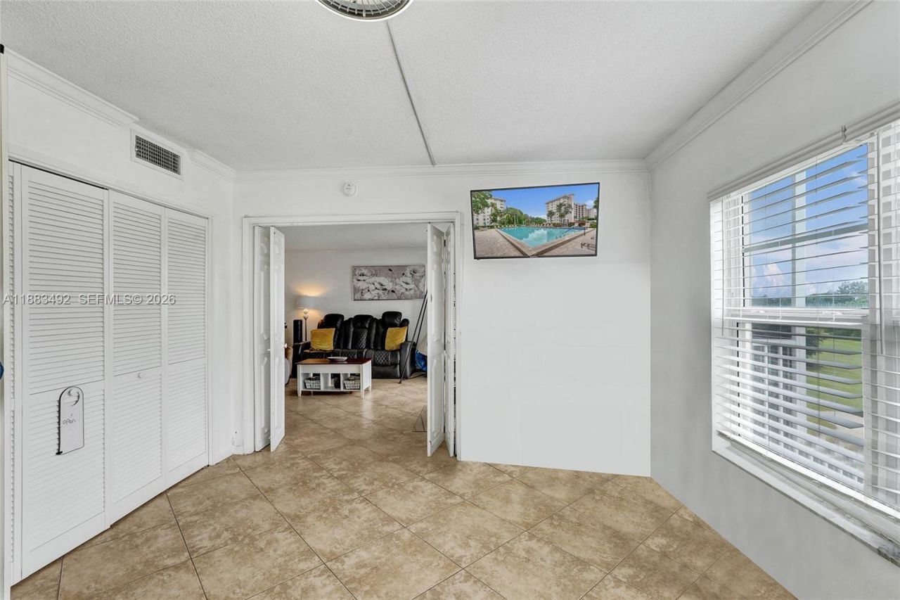3150 N Palm Aire Dr, Unit 501, Pompano Beach, FL 33069 Photo