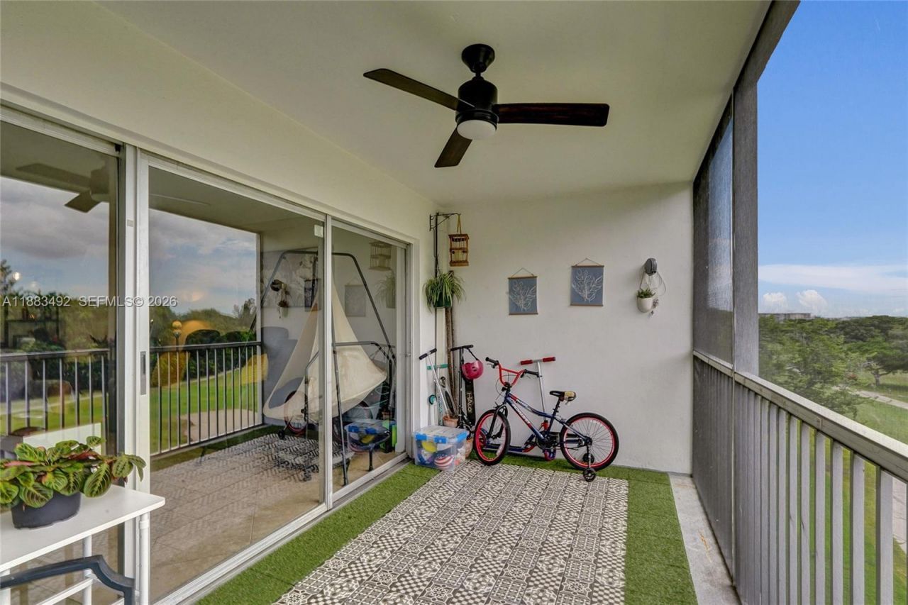 3150 N Palm Aire Dr, Unit 501, Pompano Beach, FL 33069 Photo