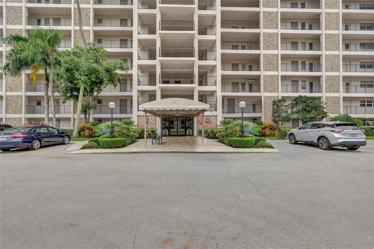 3150 N Palm Aire Dr, Unit 501, Pompano Beach, FL 33069 Photo