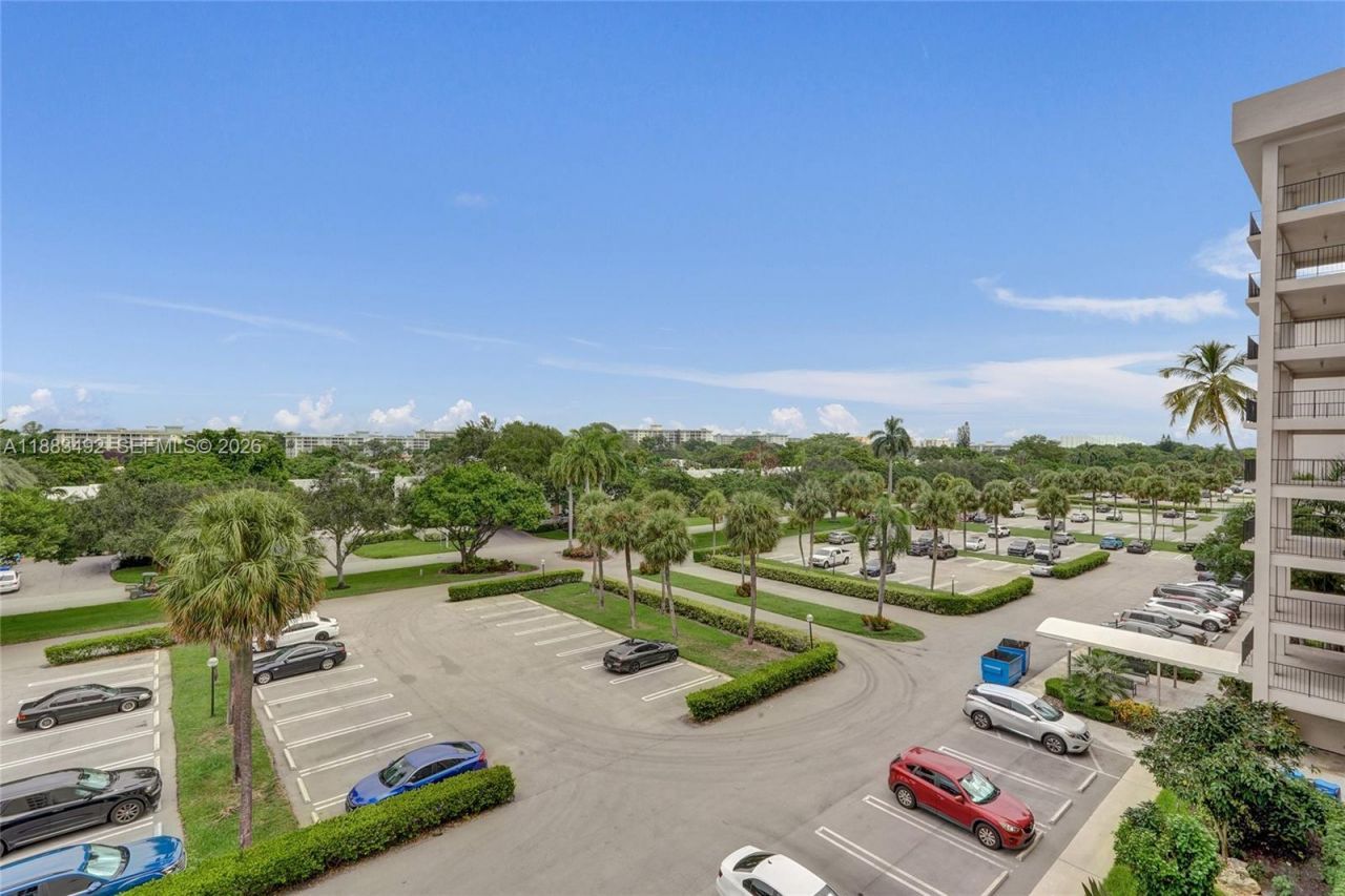 3150 N Palm Aire Dr, Unit 501, Pompano Beach, FL 33069 Photo