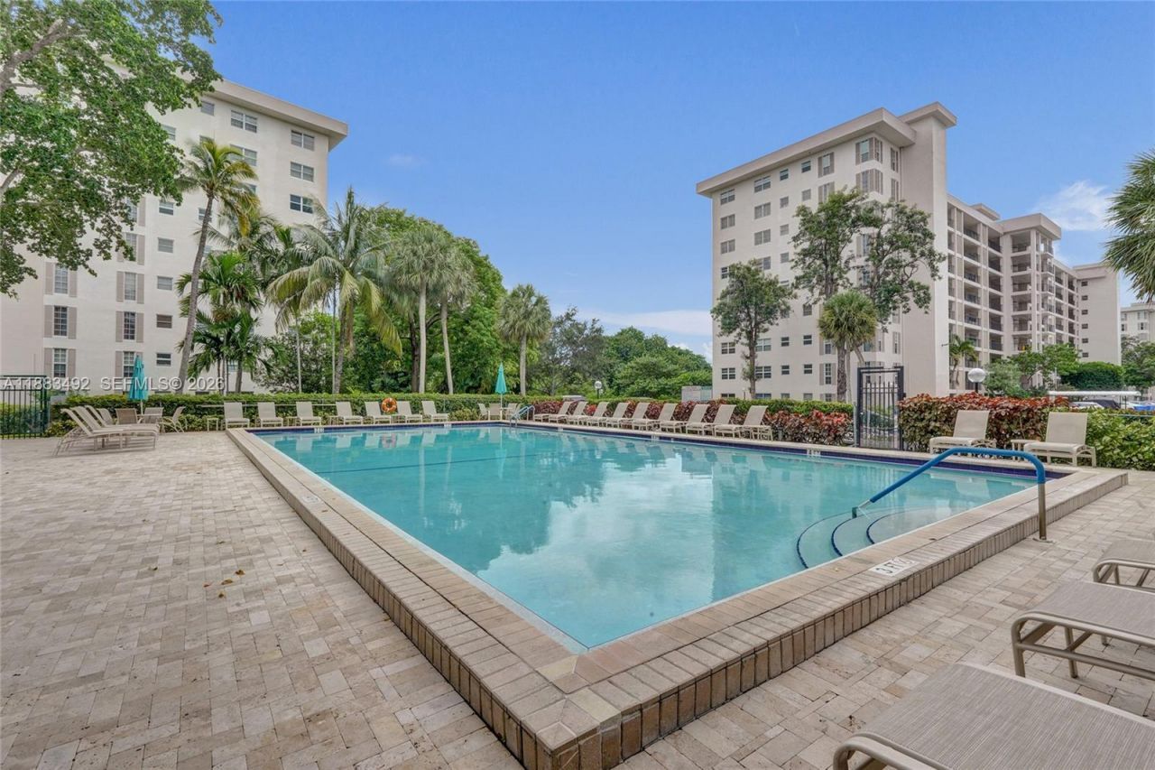 3150 N Palm Aire Dr, Unit 501, Pompano Beach, FL 33069 Photo