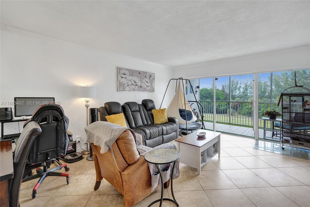 3150 N Palm Aire Dr, Unit 501, Pompano Beach, FL 33069 Photo