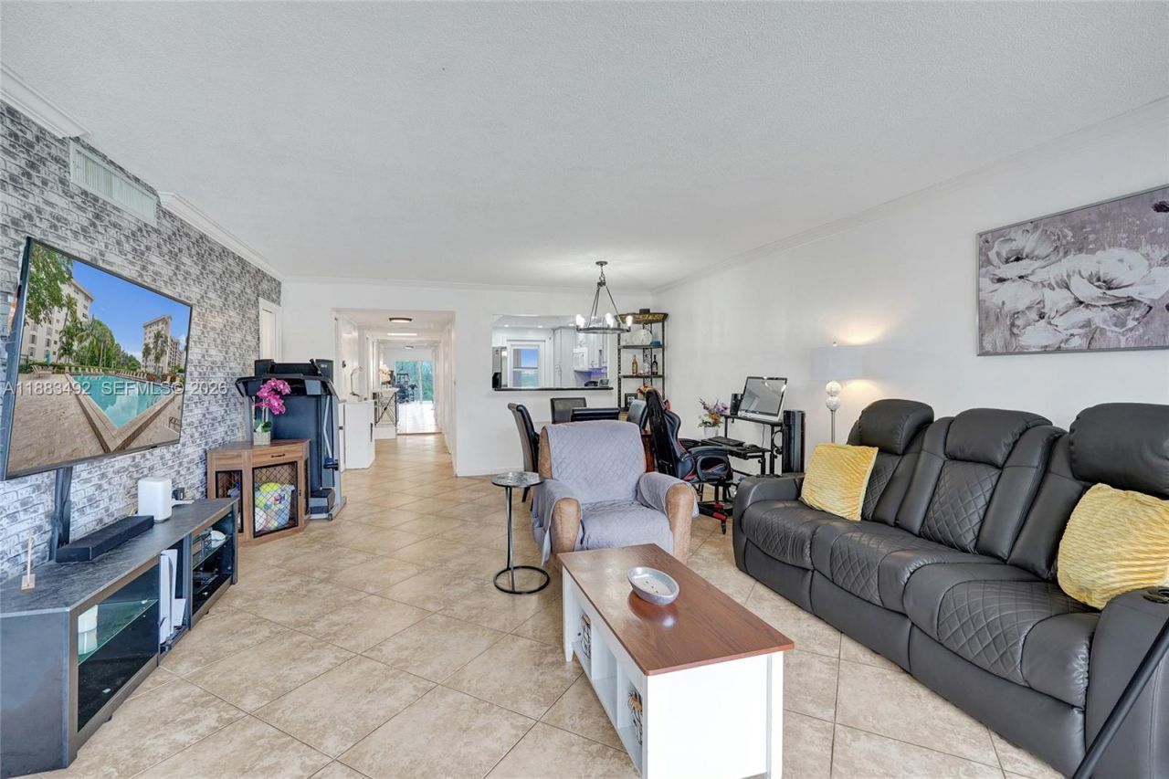 3150 N Palm Aire Dr, Unit 501, Pompano Beach, FL 33069 Photo