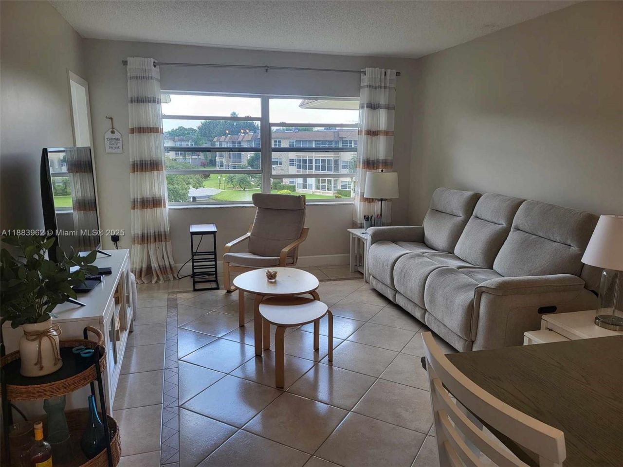 4700 NW 35th St, Unit 610, Lauderdale Lakes, FL 33319 Photo
