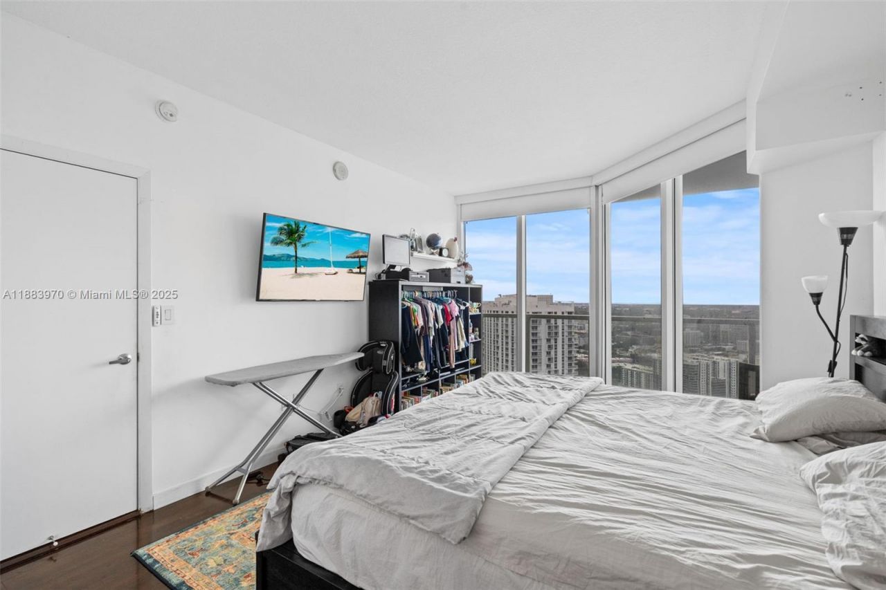 1900 N Bayshore Dr, Unit 4018, Miami, FL 33132 Photo