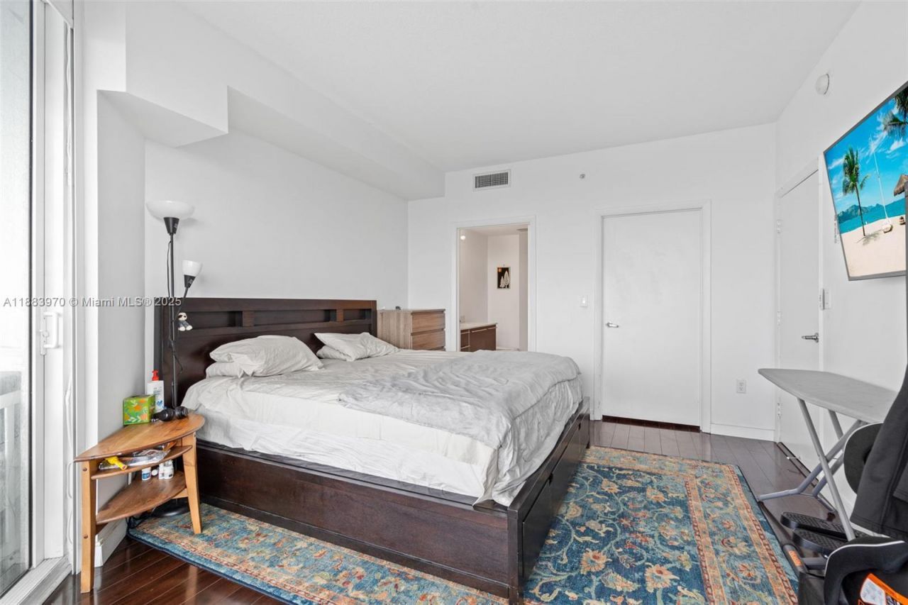 1900 N Bayshore Dr, Unit 4018, Miami, FL 33132 Photo