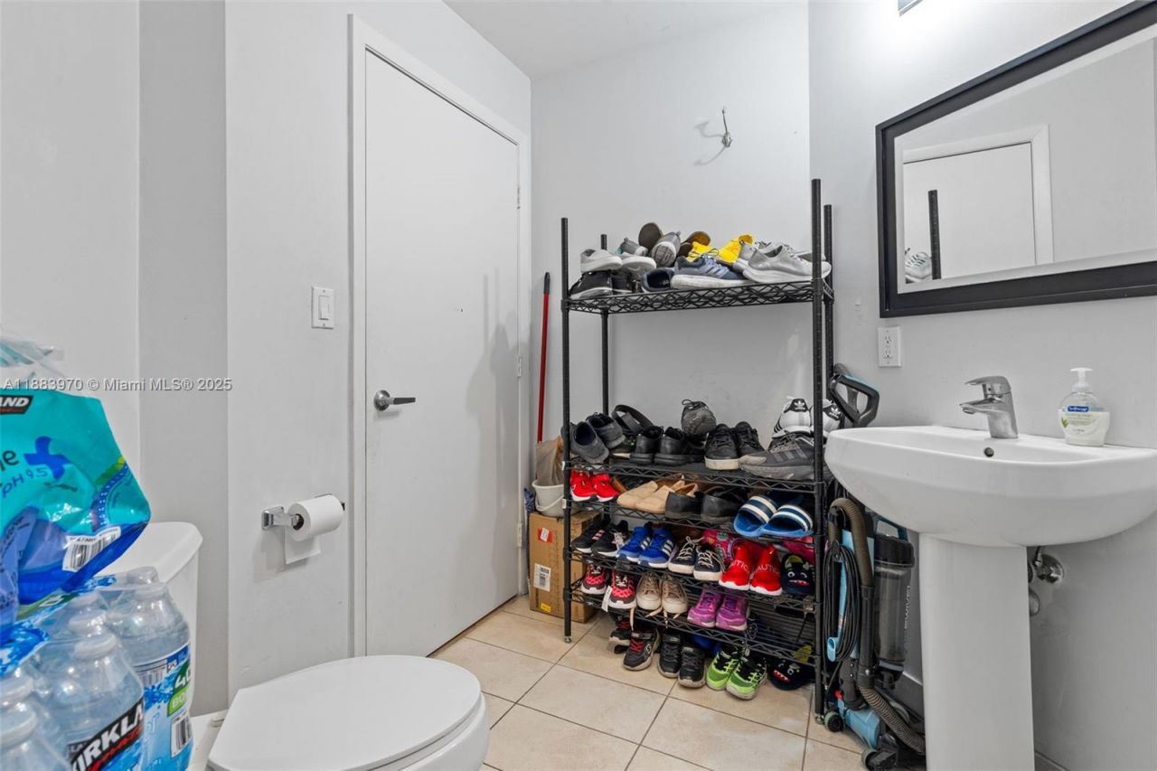 1900 N Bayshore Dr, Unit 4018, Miami, FL 33132 Photo