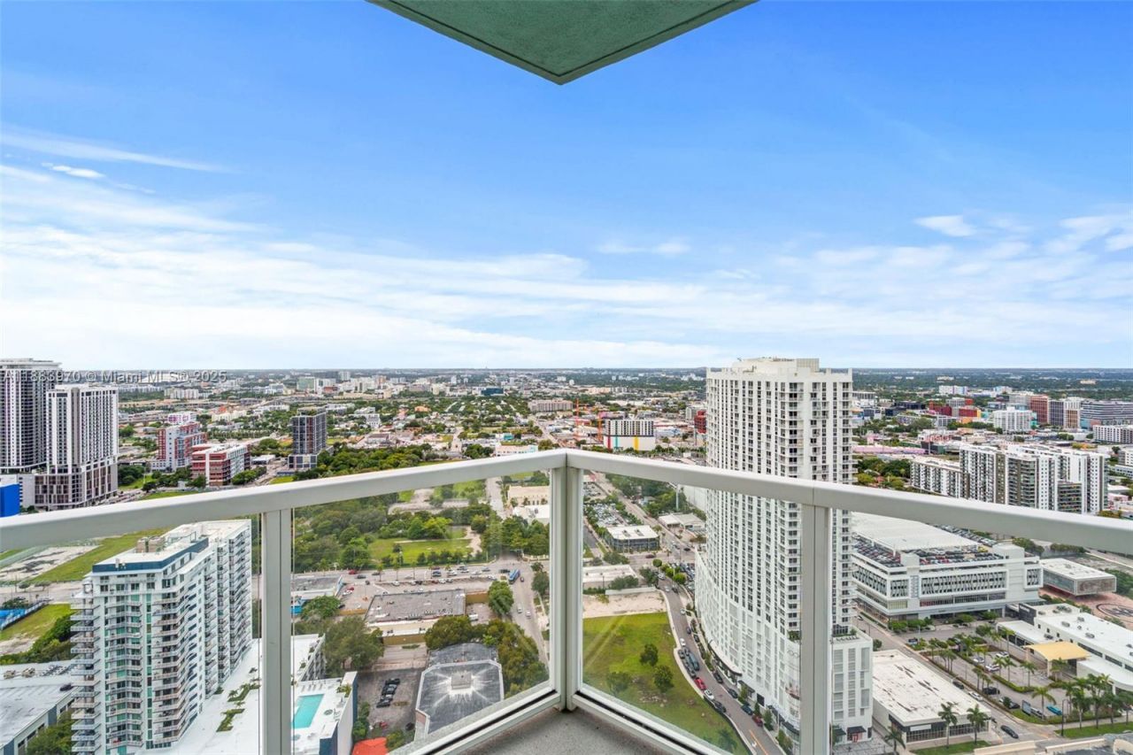 1900 N Bayshore Dr, Unit 4018, Miami, FL 33132 Photo