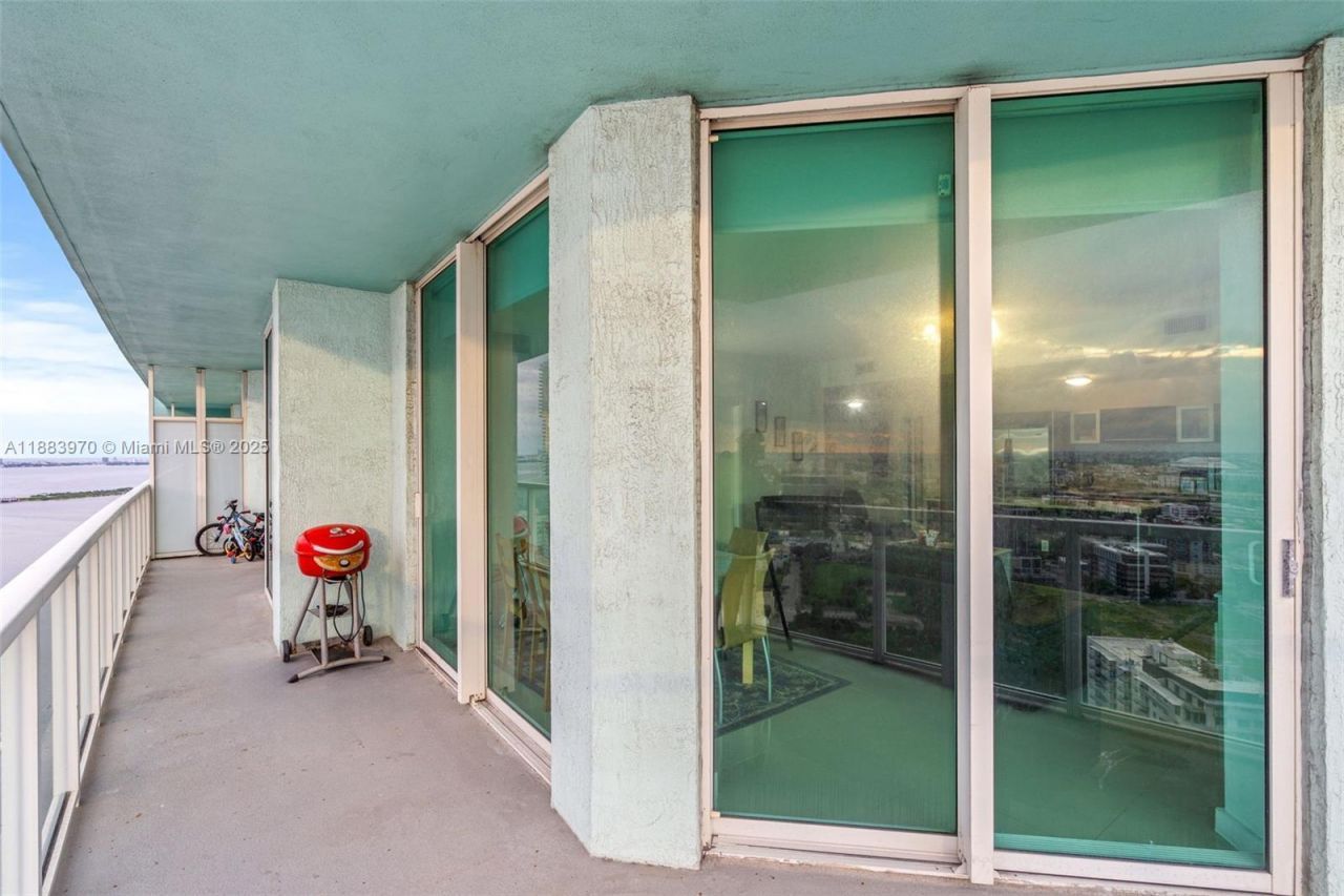 1900 N Bayshore Dr, Unit 4018, Miami, FL 33132 Photo