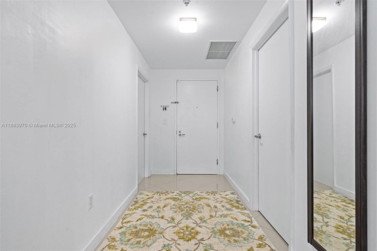 1900 N Bayshore Dr, Unit 4018, Miami, FL 33132 Photo