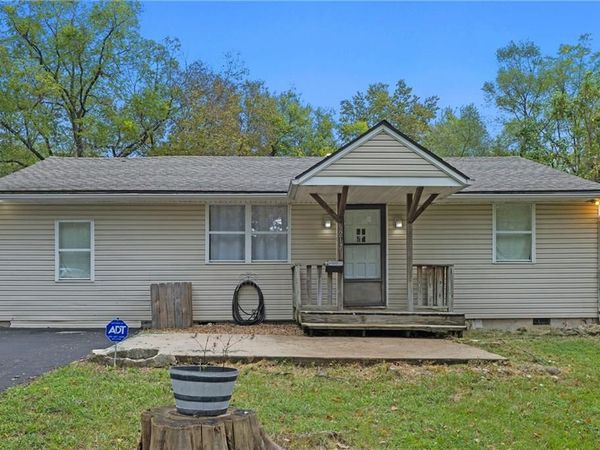 9217 Oak Street, Kansas City, MO 64114