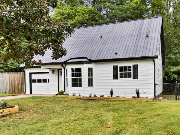 1588 Barrett Dr, Clarksville, TN 37043