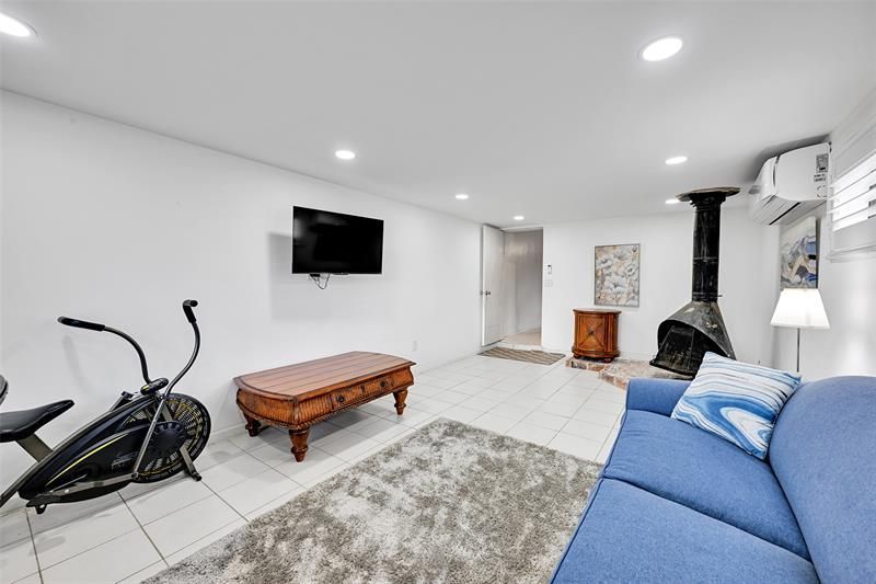 900 SE 13th Court, Deerfield Beach, FL 33441 Photo