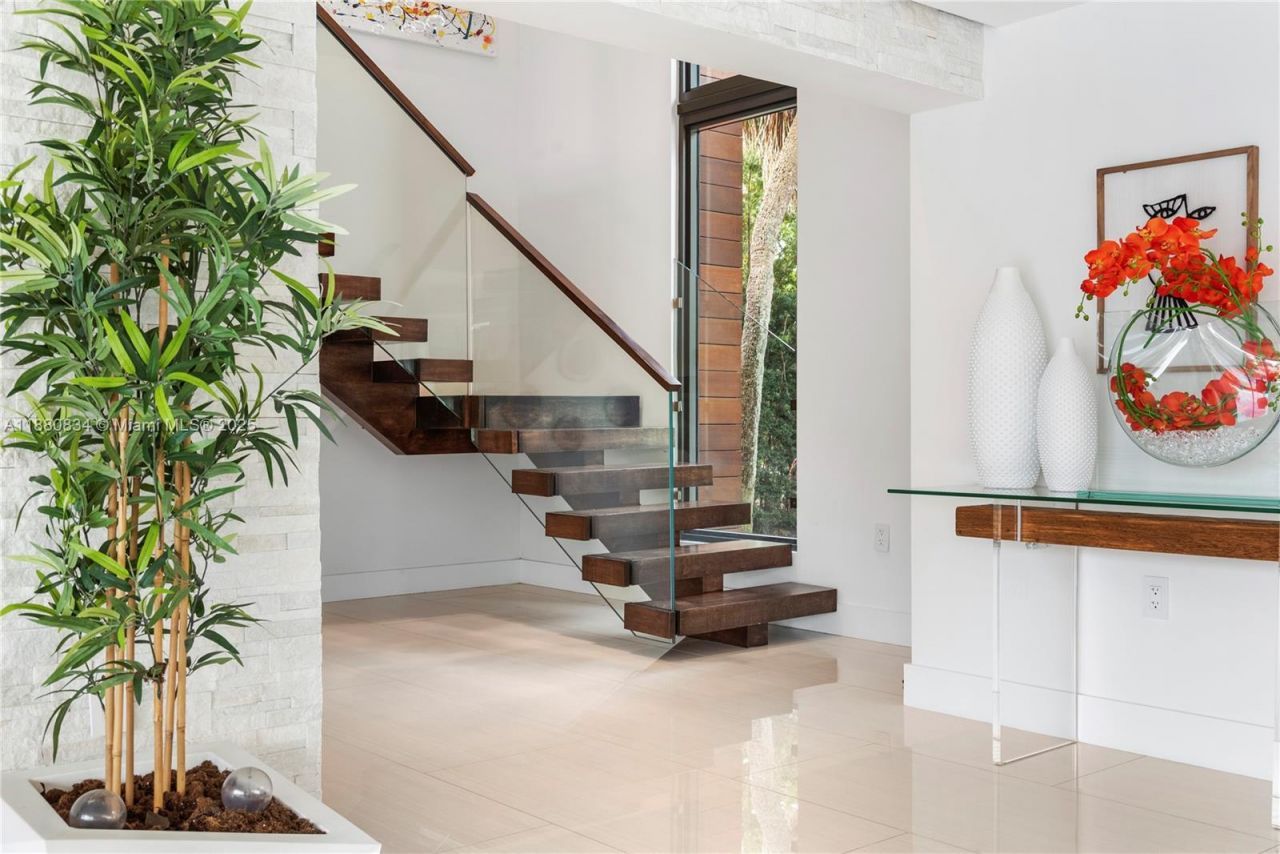 1025 Diplomat Parkway, Hollywood, FL 33019 Photo