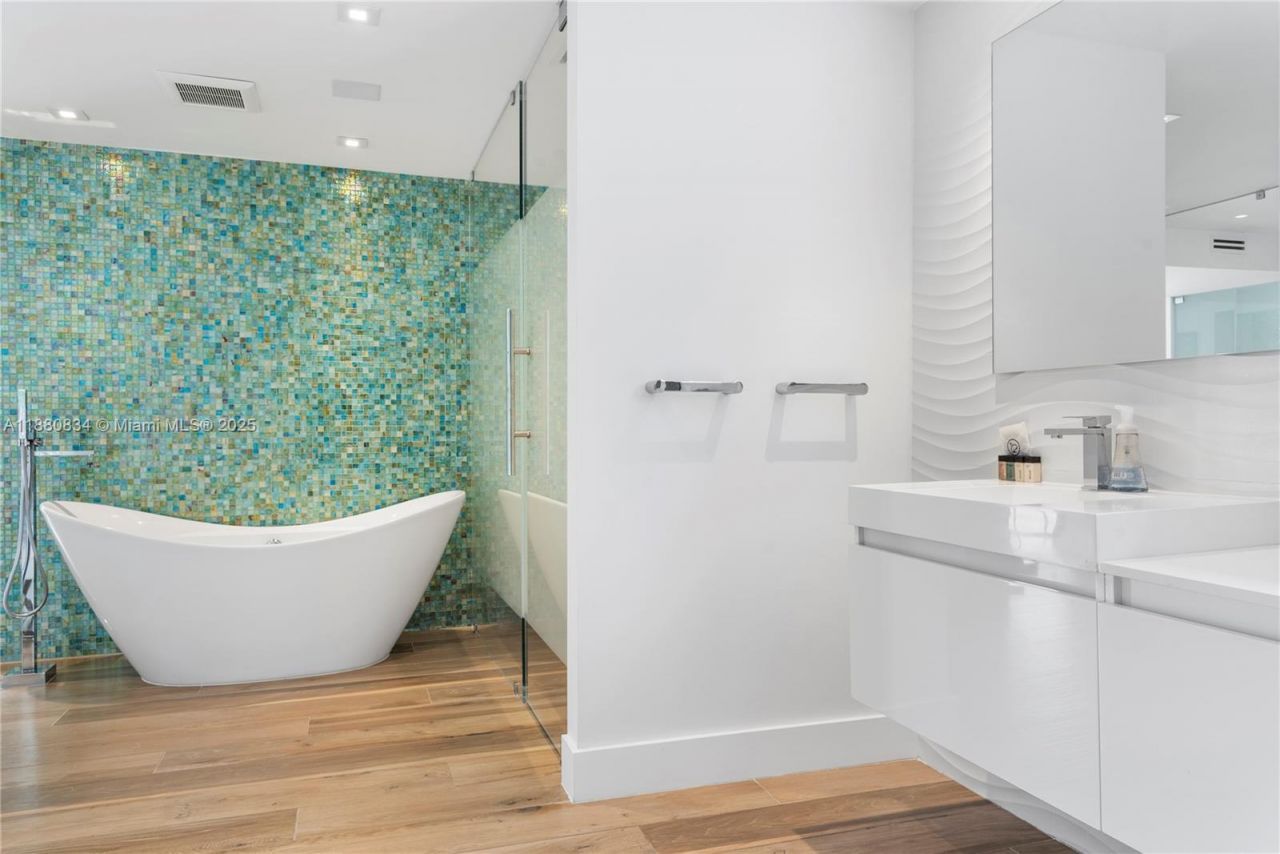 1025 Diplomat Parkway, Hollywood, FL 33019 Photo