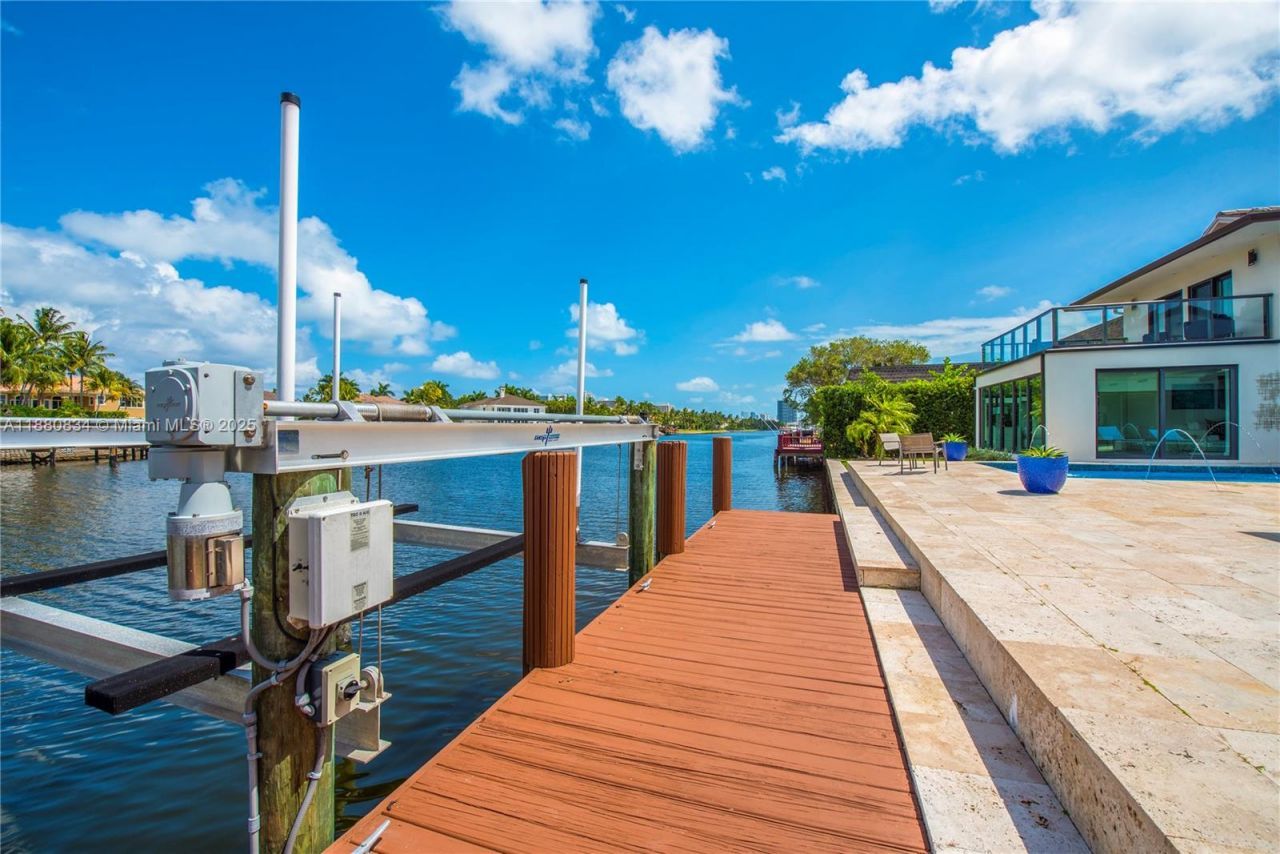 1025 Diplomat Parkway, Hollywood, FL 33019 Photo