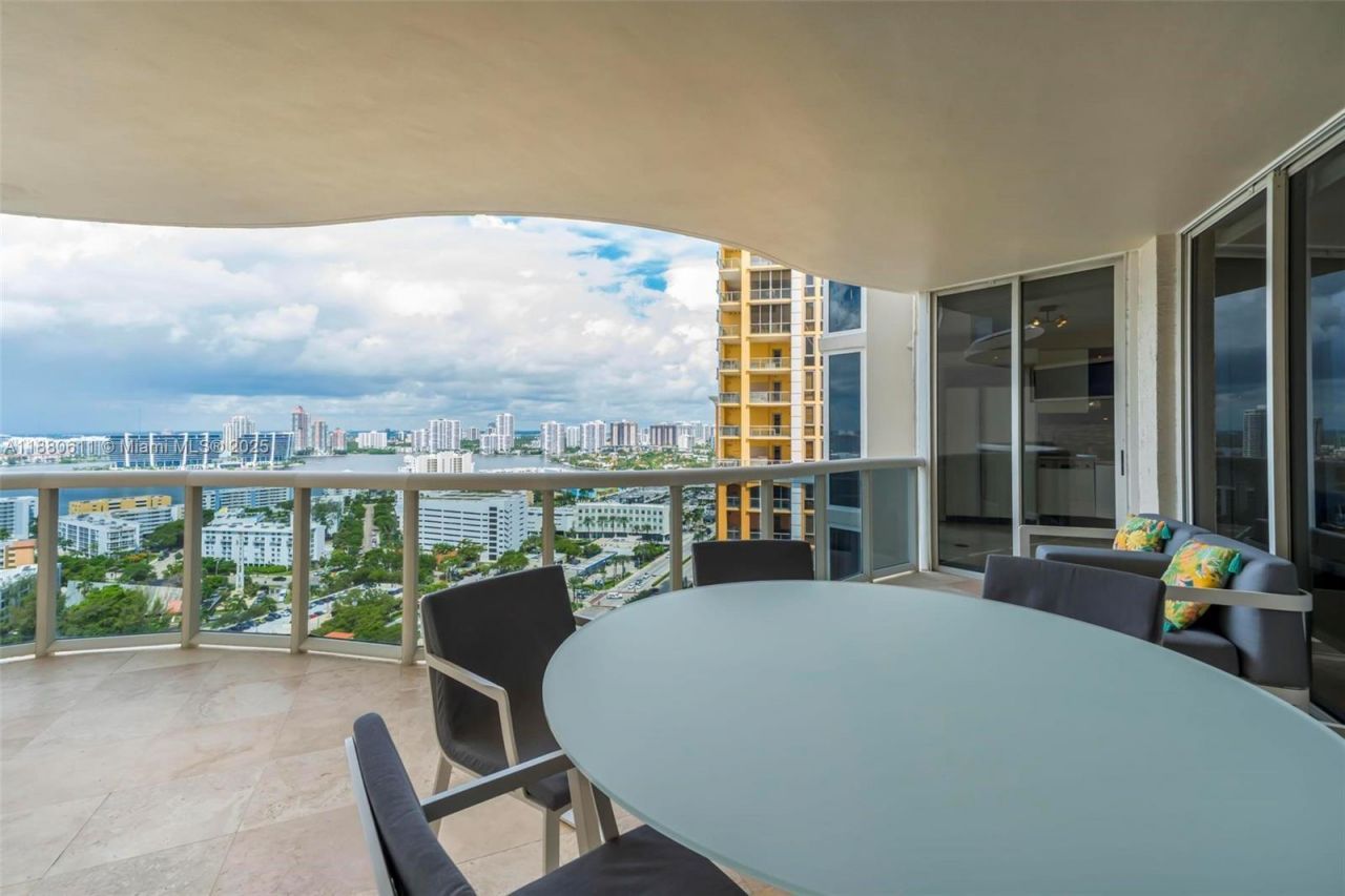 17555 Collins Ave, Unit UP-7, Sunny Isles Beach, FL 33160 Photo
