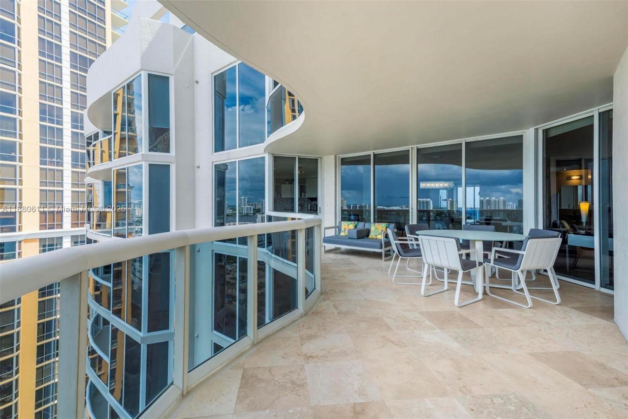 17555 Collins Ave, Unit UP-7, Sunny Isles Beach, FL 33160 Photo