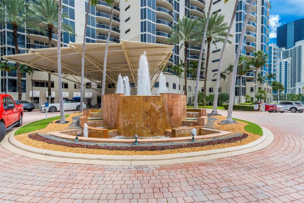 17555 Collins Ave, Unit UP-7, Sunny Isles Beach, FL 33160 Photo