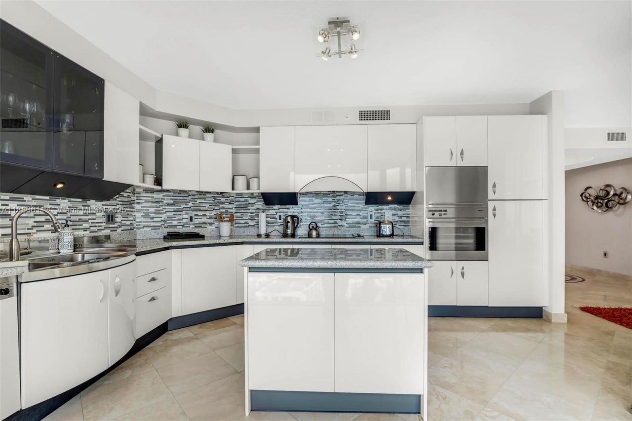 17555 Collins Ave, Unit UP-7, Sunny Isles Beach, FL 33160 Photo