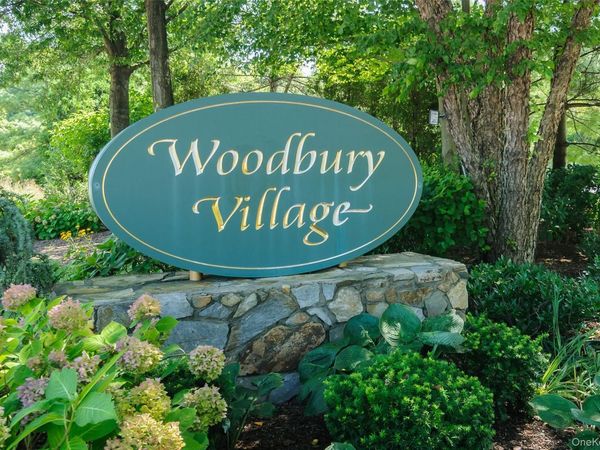 12 Hampton Way, Woodbury, NY 11797
