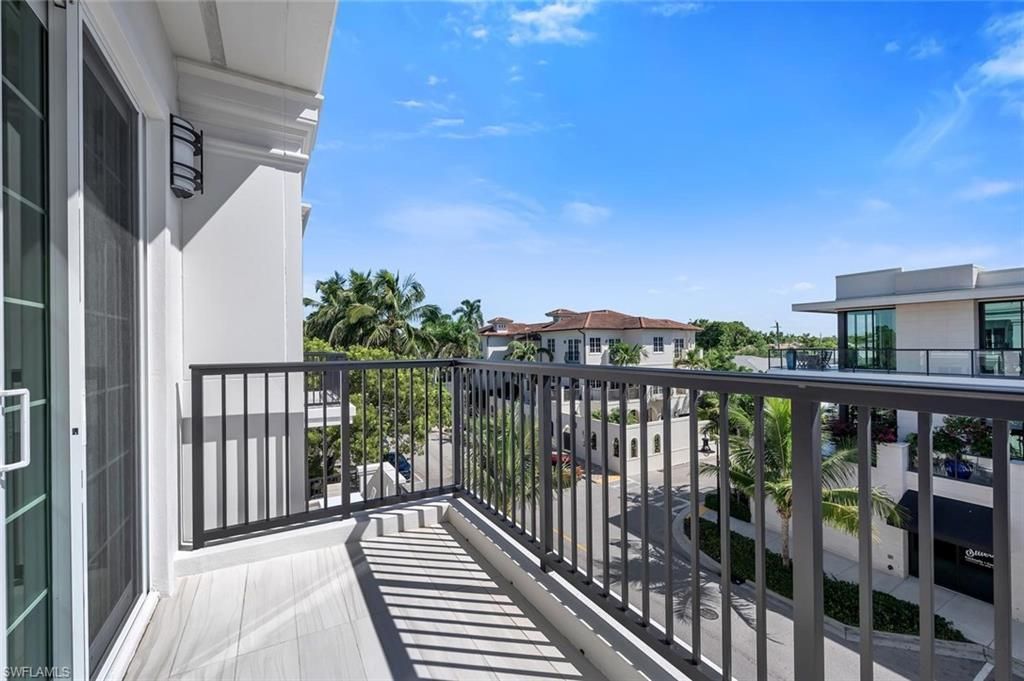 490 5th St S, Unit 101, Naples, FL 34102 Photo