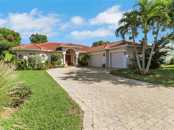 24908 Fairwinds LN, BONITA SPRINGS, FL 34135