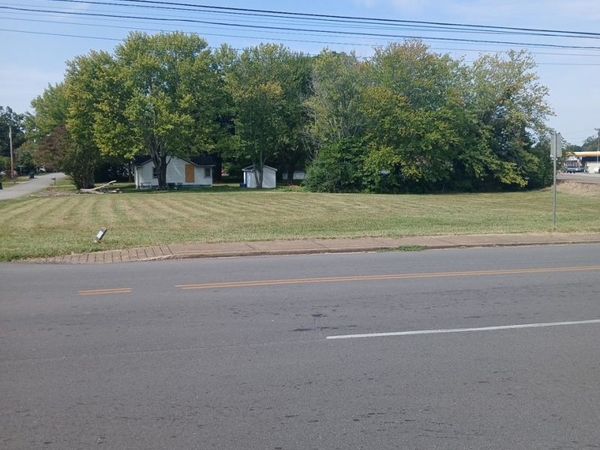8 S Walnut St, Hohenwald, TN 38462