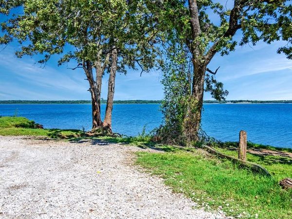 241 Robin Hood Road, Gordonville, TX 76245