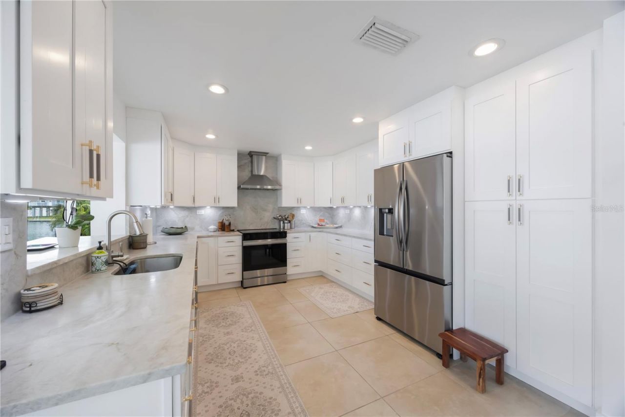 162 174th Terrace Drive E, Redington Shores, FL 33708 Photo