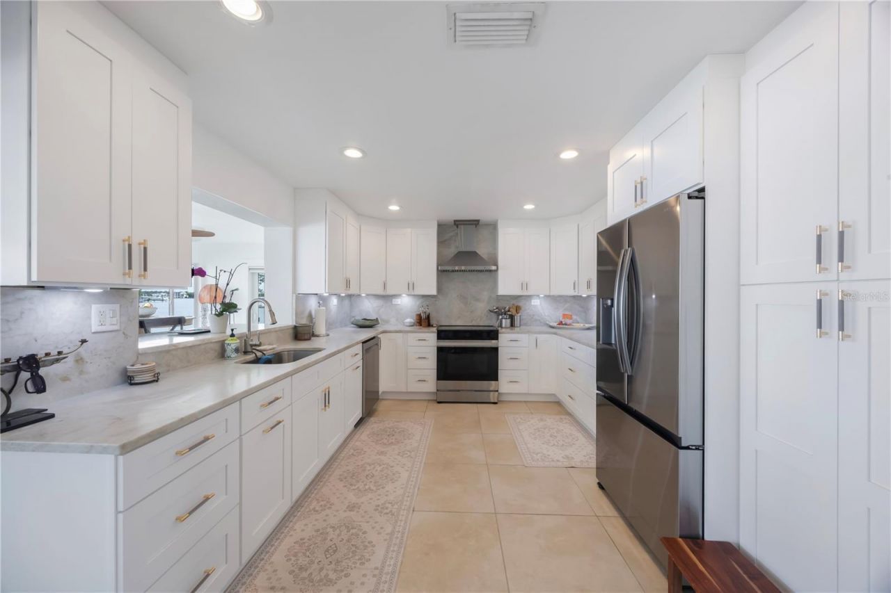 162 174th Terrace Drive E, Redington Shores, FL 33708 Photo