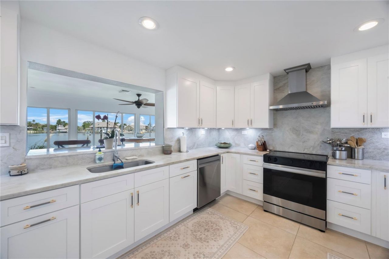 162 174th Terrace Drive E, Redington Shores, FL 33708 Photo