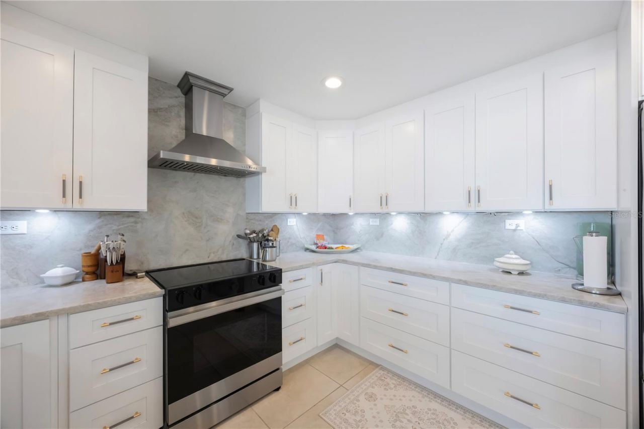 162 174th Terrace Drive E, Redington Shores, FL 33708 Photo