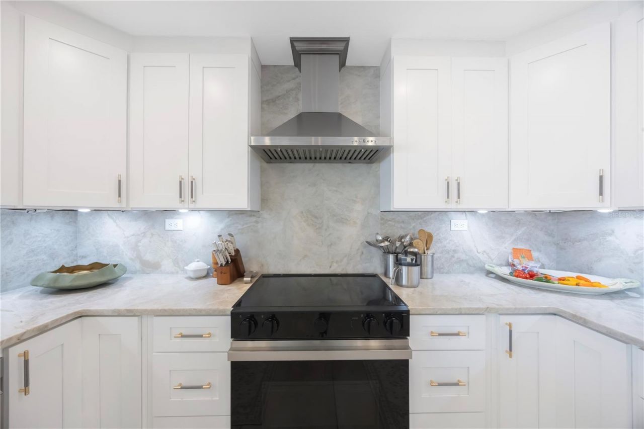 162 174th Terrace Drive E, Redington Shores, FL 33708 Photo