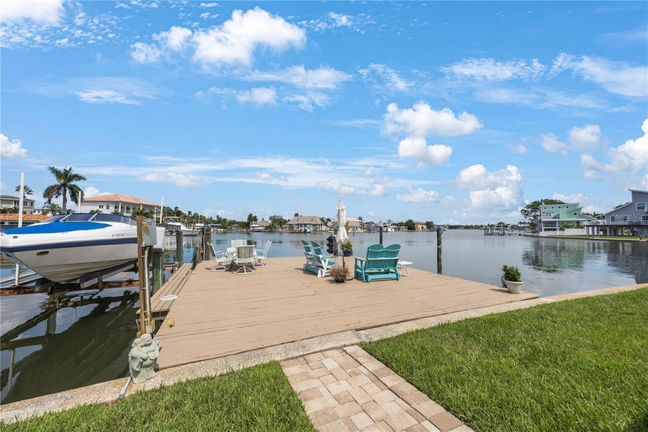 162 174th Terrace Drive E, Redington Shores, FL 33708 Photo