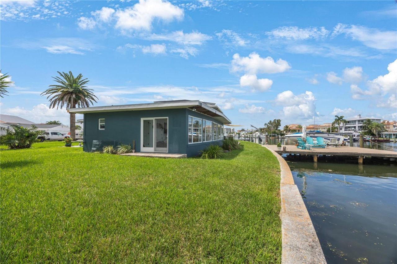 162 174th Terrace Drive E, Redington Shores, FL 33708 Photo