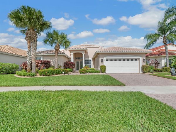 469 NW Blue Lake Drive, Port Saint Lucie, FL 34986