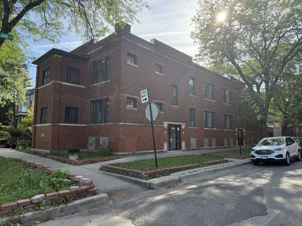 3805 W Belle Plaine Avenue, Unit 2W, Chicago, IL 60618