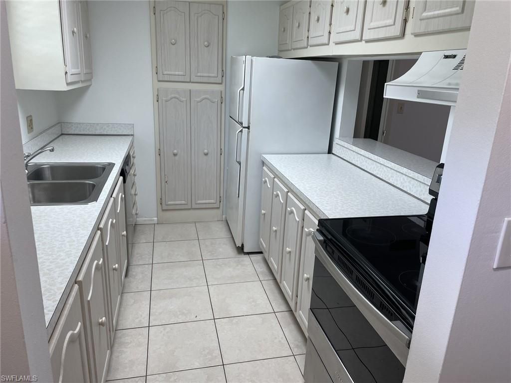 221 Cypress Way E, Unit 103, Naples, FL 34110 Photo