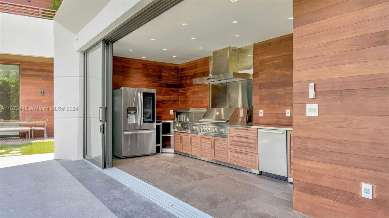 9860 NE 5th Avenue Rd, Miami Shores, FL 33138 Photo