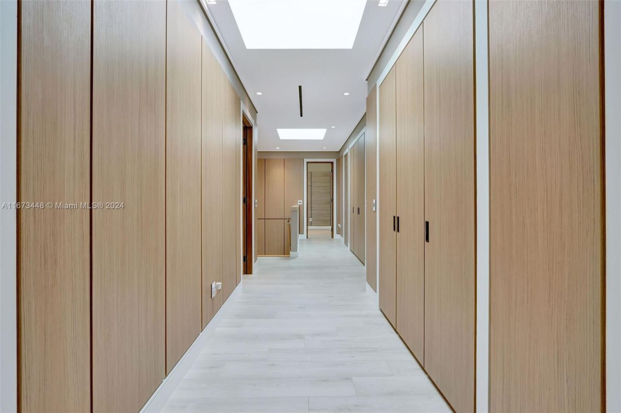 9860 NE 5th Avenue Rd, Miami Shores, FL 33138 Photo