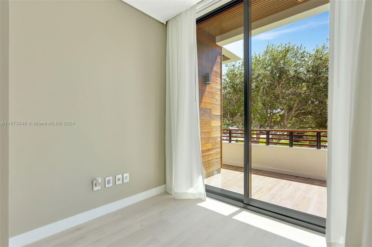 9860 NE 5th Avenue Rd, Miami Shores, FL 33138 Photo