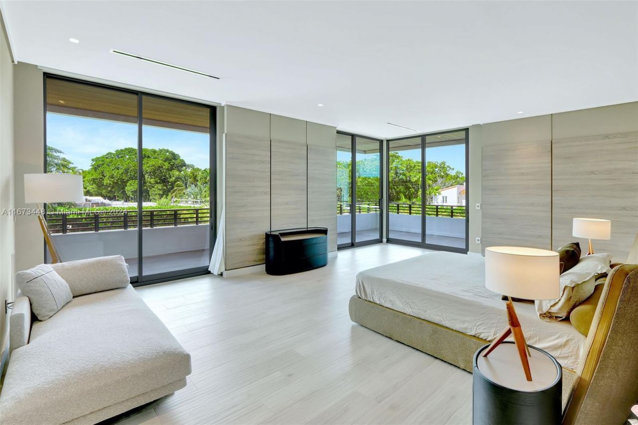 9860 NE 5th Avenue Rd, Miami Shores, FL 33138 Photo