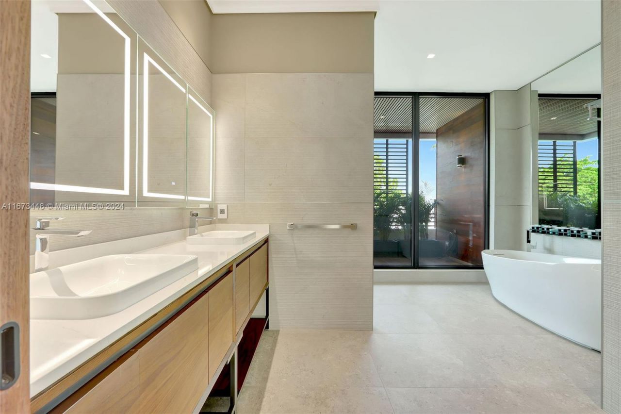 9860 NE 5th Avenue Rd, Miami Shores, FL 33138 Photo