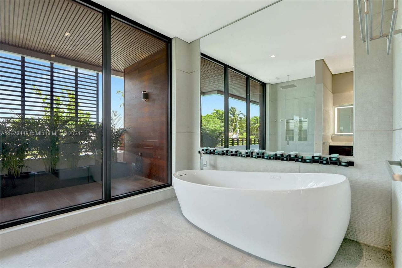 9860 NE 5th Avenue Rd, Miami Shores, FL 33138 Photo