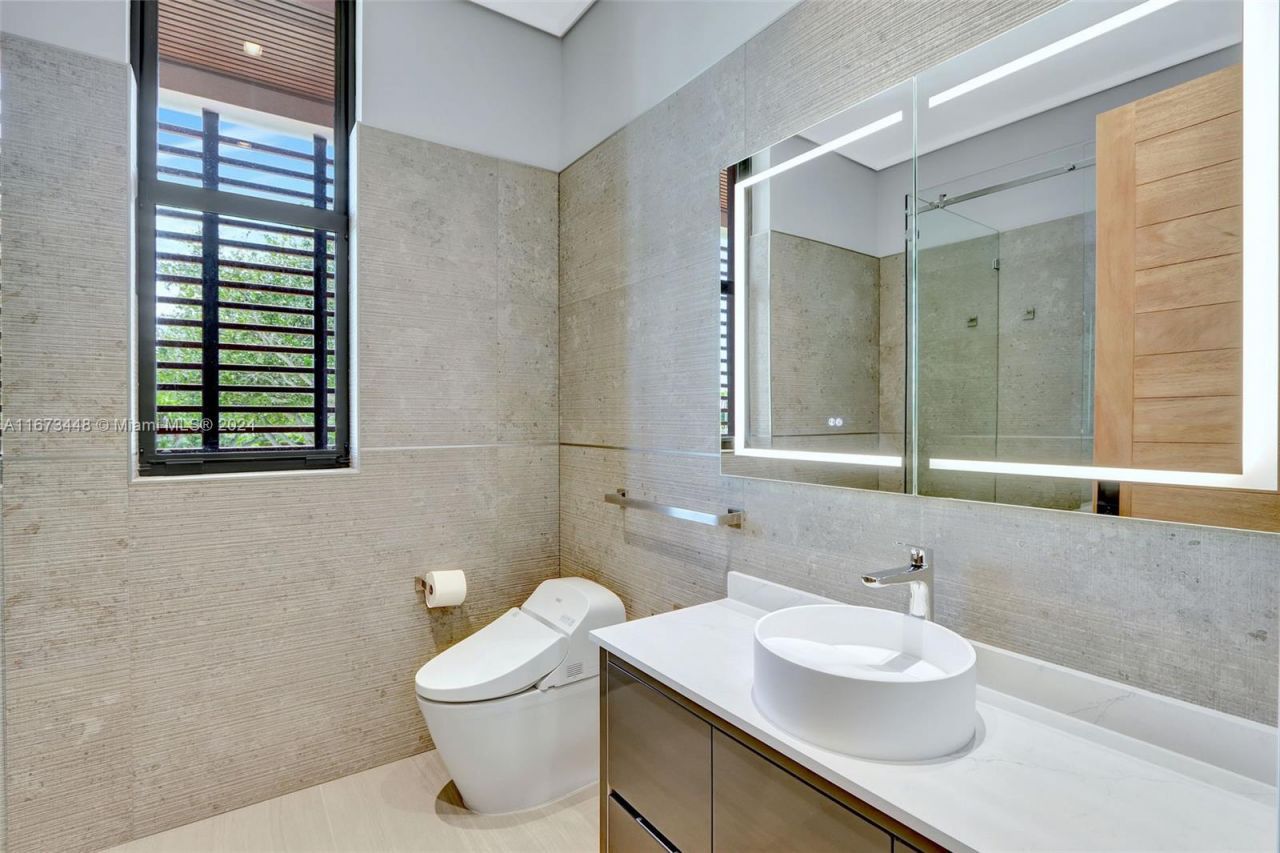 9860 NE 5th Avenue Rd, Miami Shores, FL 33138 Photo